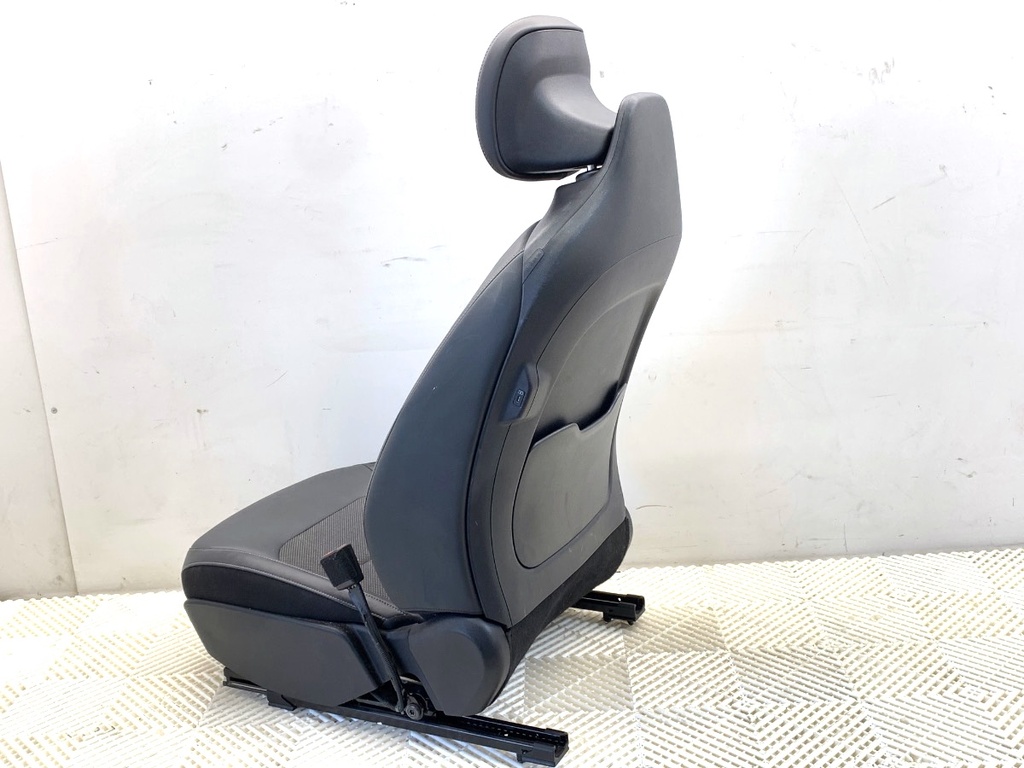 STARK-889763-1
