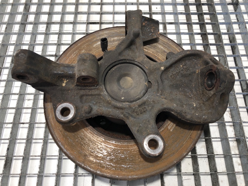 [STARK-685749] Cubo de rueda delantero izquierdo Mercedes-Benz Sprinter 3,5-t (B906)