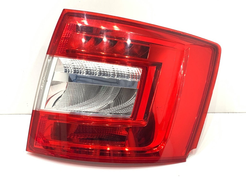 [STARK-747281] Piloto trasero derecho Skoda Octavia III Combi