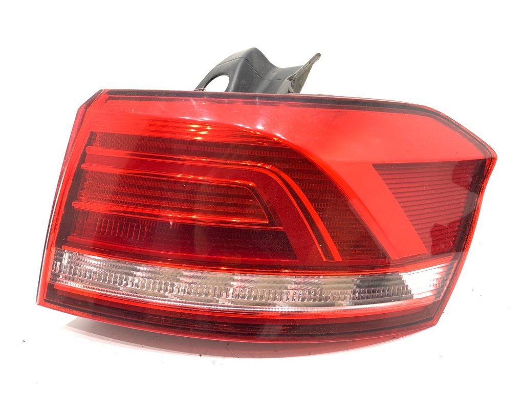 [STARK-756013] Piloto trasero derecho VW Passat B8 Variant