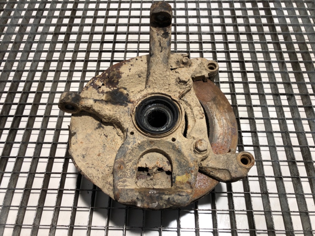 [STARK-773532] Cubo de rueda delantero derecho Mitsubishi Pajero II