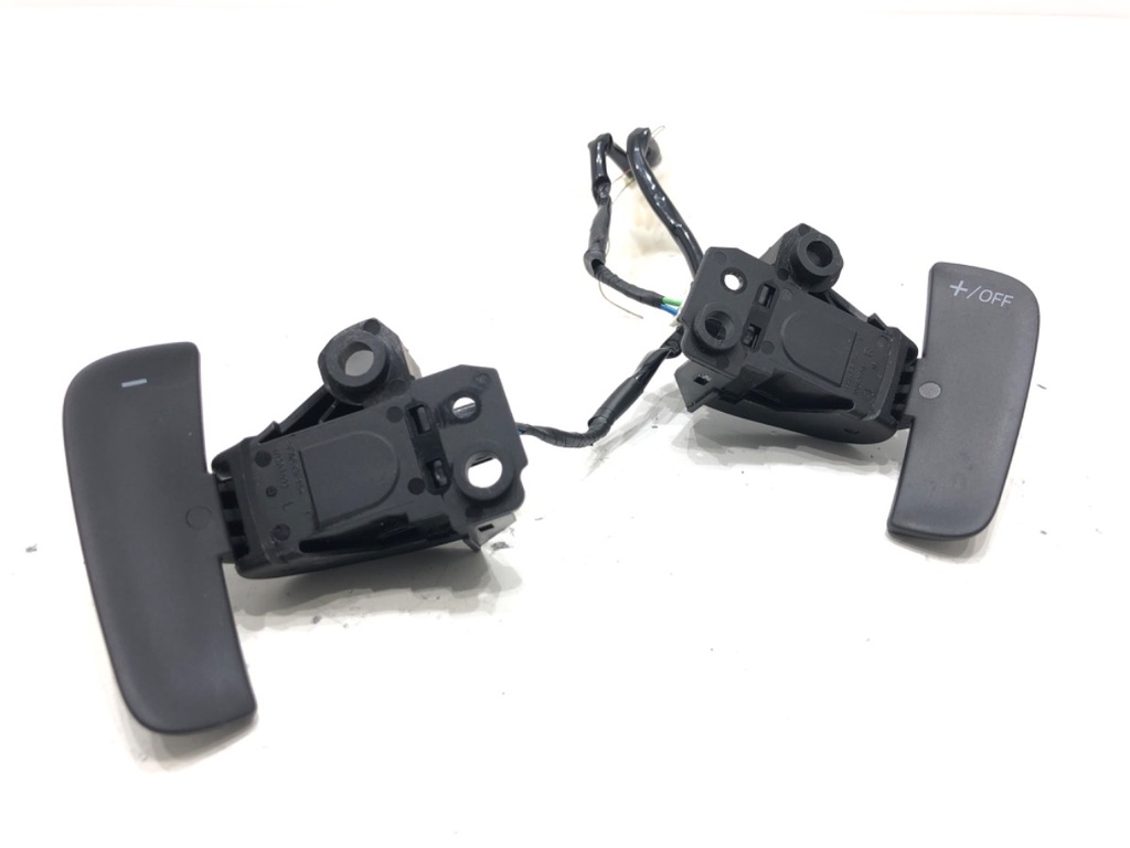 [STARK-773594] Mandos de volante Mazda 2