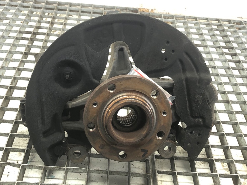 [STARK-775653] Cubo de rueda delantero izquierdo OPEL Combo (K9)