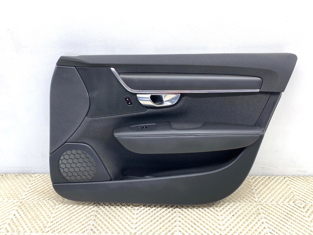 [STARK-782490] Panel de puerta delantera derecha para Volvo V90 II