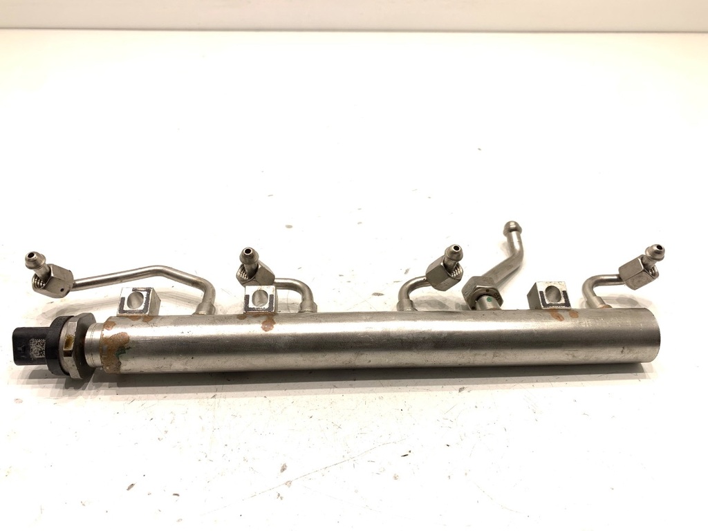 [STARK-843522] Rampa de inyección BMW Serie 5 (G30/F90)