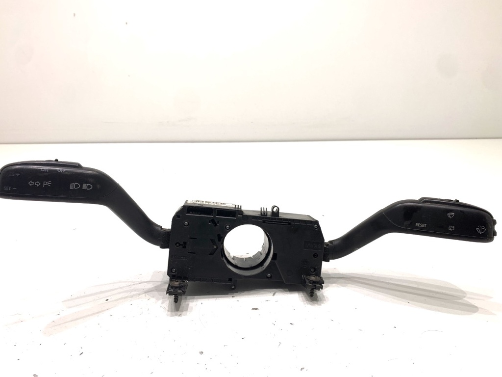 [STARK-855411] Mando de luces Skoda Fabia II Combi