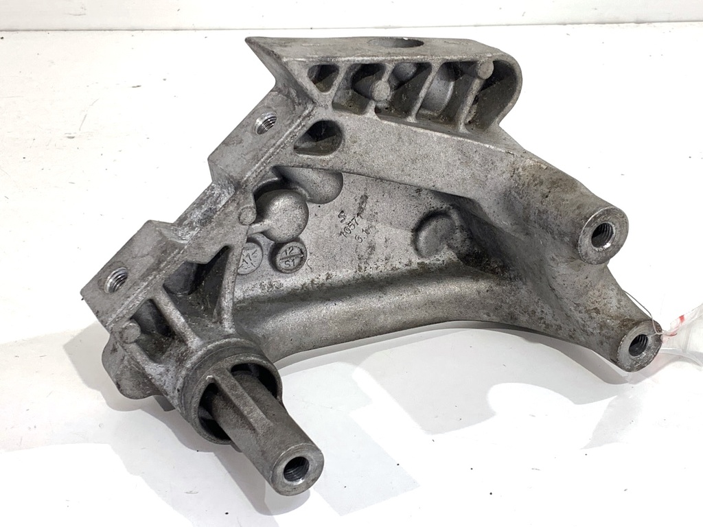 [STARK-859529] Soporte de motor Skoda Superb III (3V3)