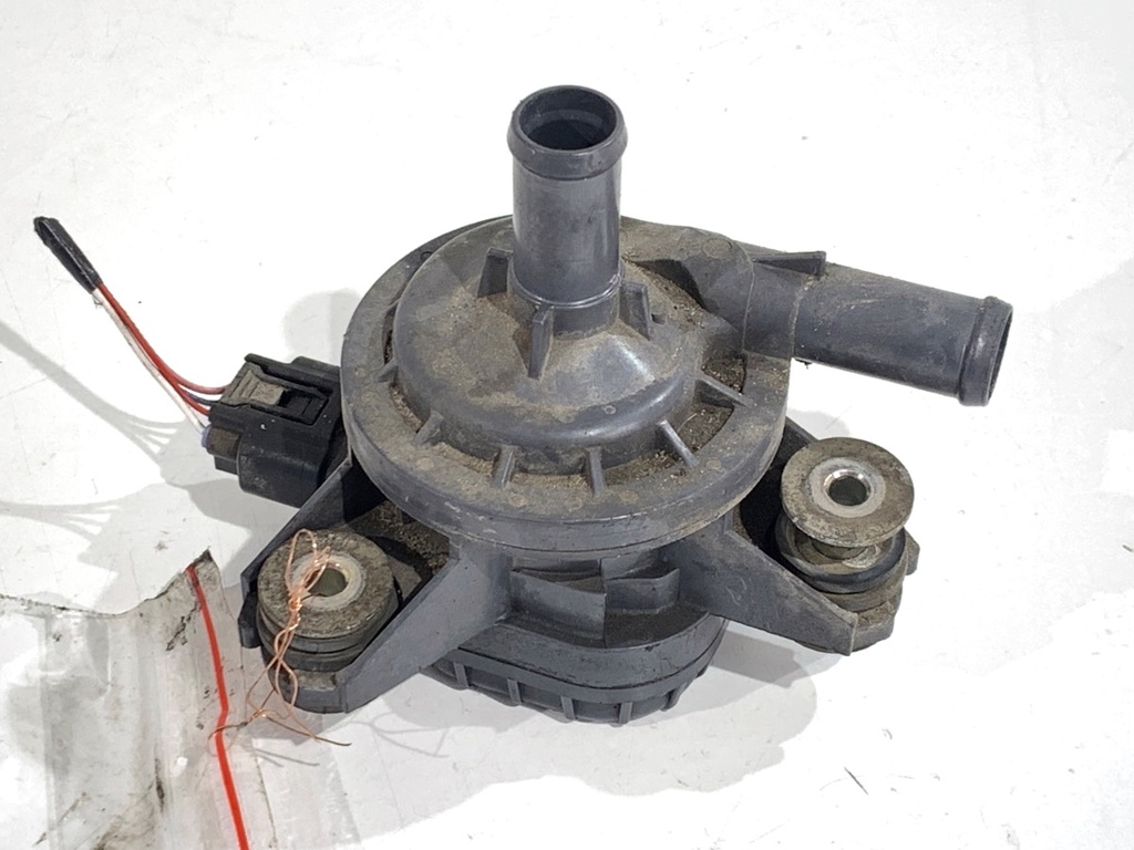 [STARK-825135] Bomba de agua adicional Toyota RAV4 IV 2.5 Hybrid 4WD (2015-2018)