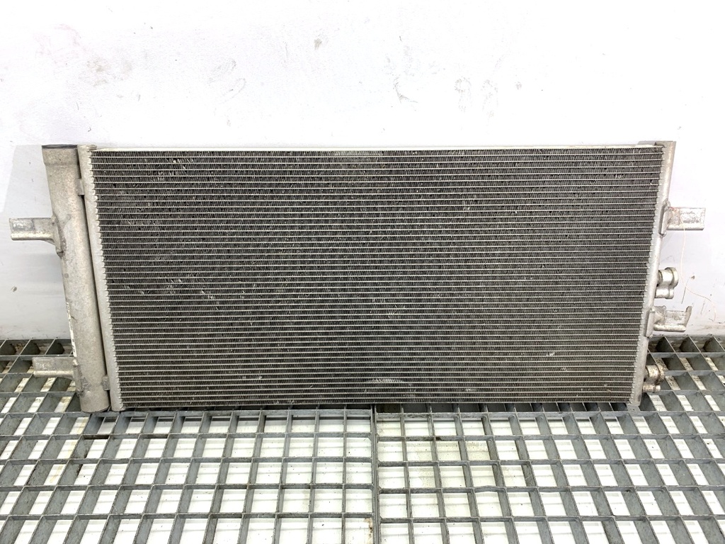 [STARK-881194] Radiador de aire acondicionado BMW X1 (F48) 2014-2022