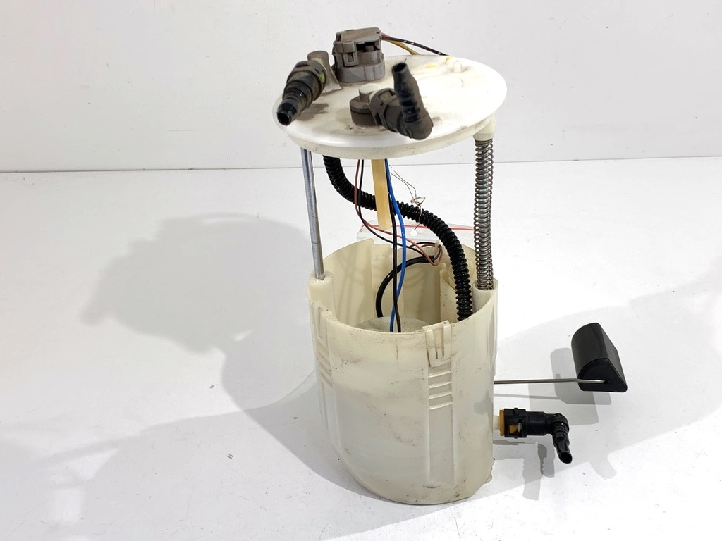 [STARK-913473] Bomba de combustible Suzuki Grand Vitara II 2.0 gasolina 103 kW 2005-2015
