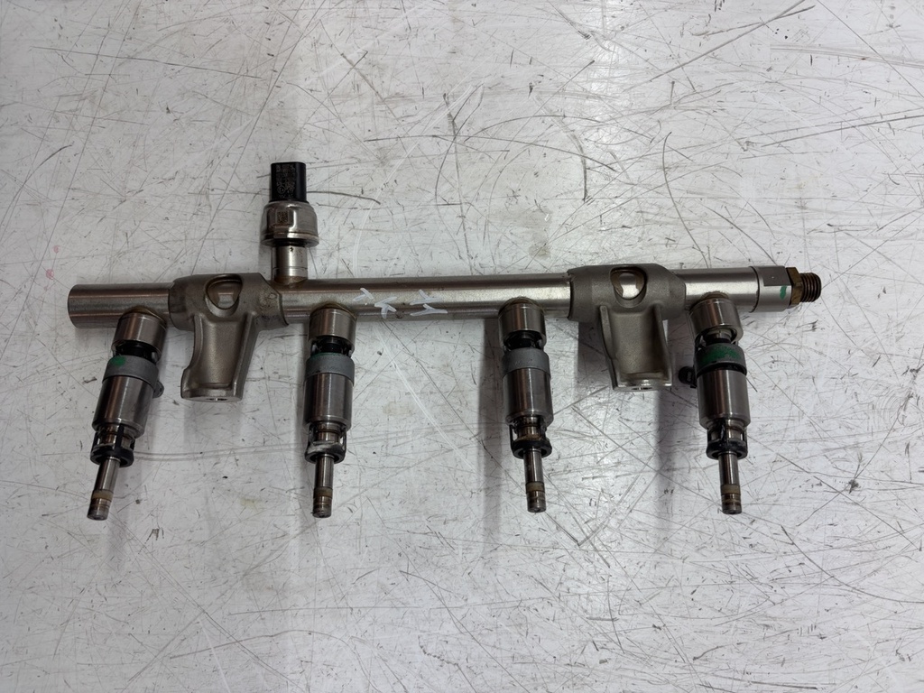 [MTD-474807] Colector de inyección Audi A4 B9 2.0 TFSI DBPA DBP 06L133317N