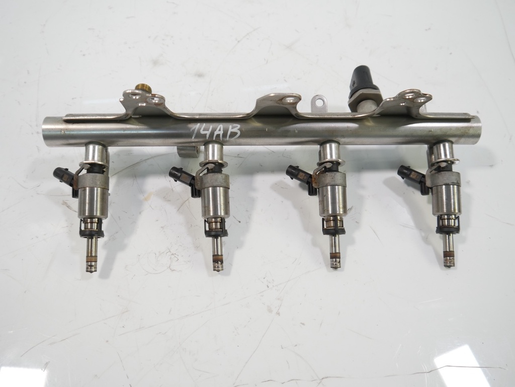 [MTD-477230] Colector de inyección Audi Q3 TT Passat Golf Beetle Eos Jetta 2.0 TFSI CCTA CCT 06J133317M