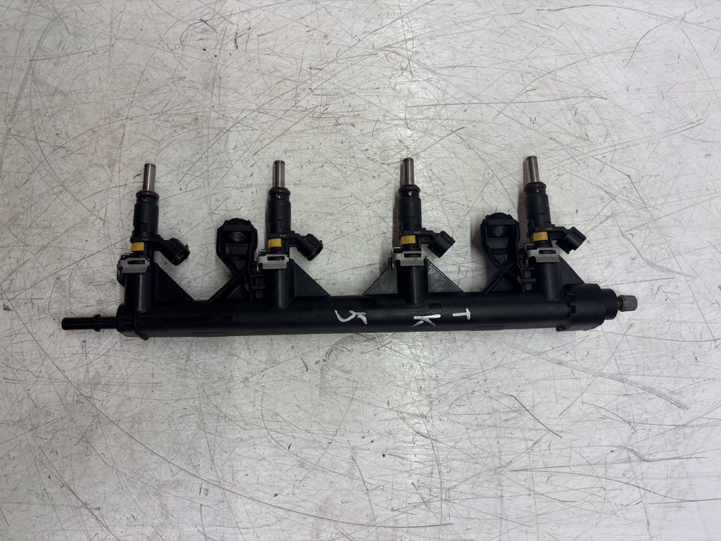 [MTD-479926] Carril de inyectores Peugeot 3008 1.6 VTi EP6C 5FS 198552