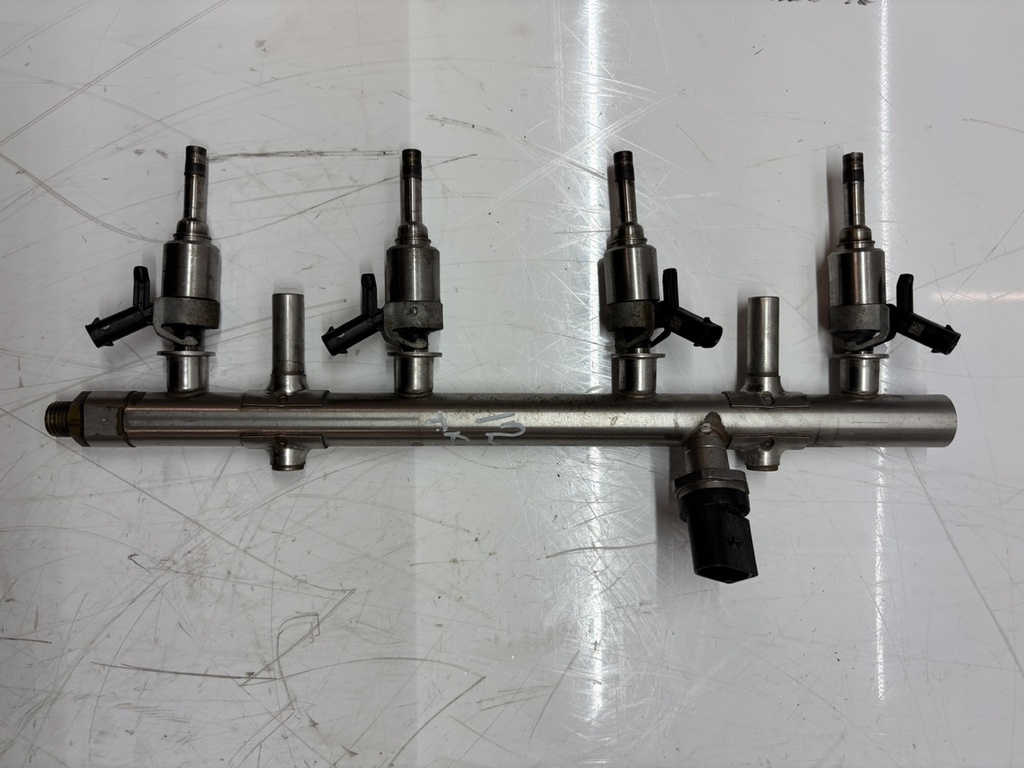 [MTD-486120] Rail de inyectores Audi A5 1.8 TFSI CJEE CJE 06K133317G