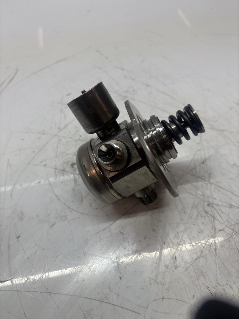 [MTD-488812] Bomba de combustible BMW Serie 5 F10 F11 4.4 550i N63B44O1 N63B44B N63 8604232