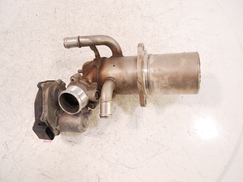 [MTD-425642] Enfriador de gases de escape para Audi A4 A5 Q5 2.0 TDI CNHC CNH 04L131512A