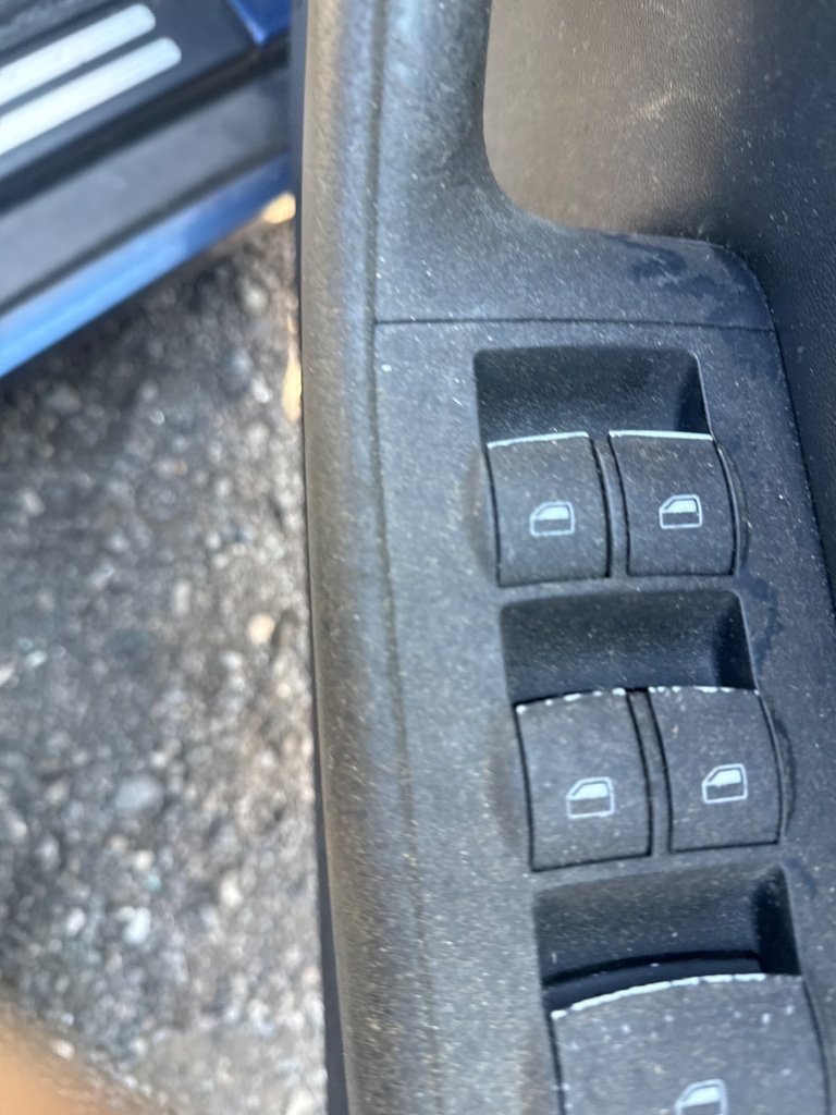 [MTD-530220] Interruptor de elevalunas eléctrico delantero derecho Audi A4 B7
