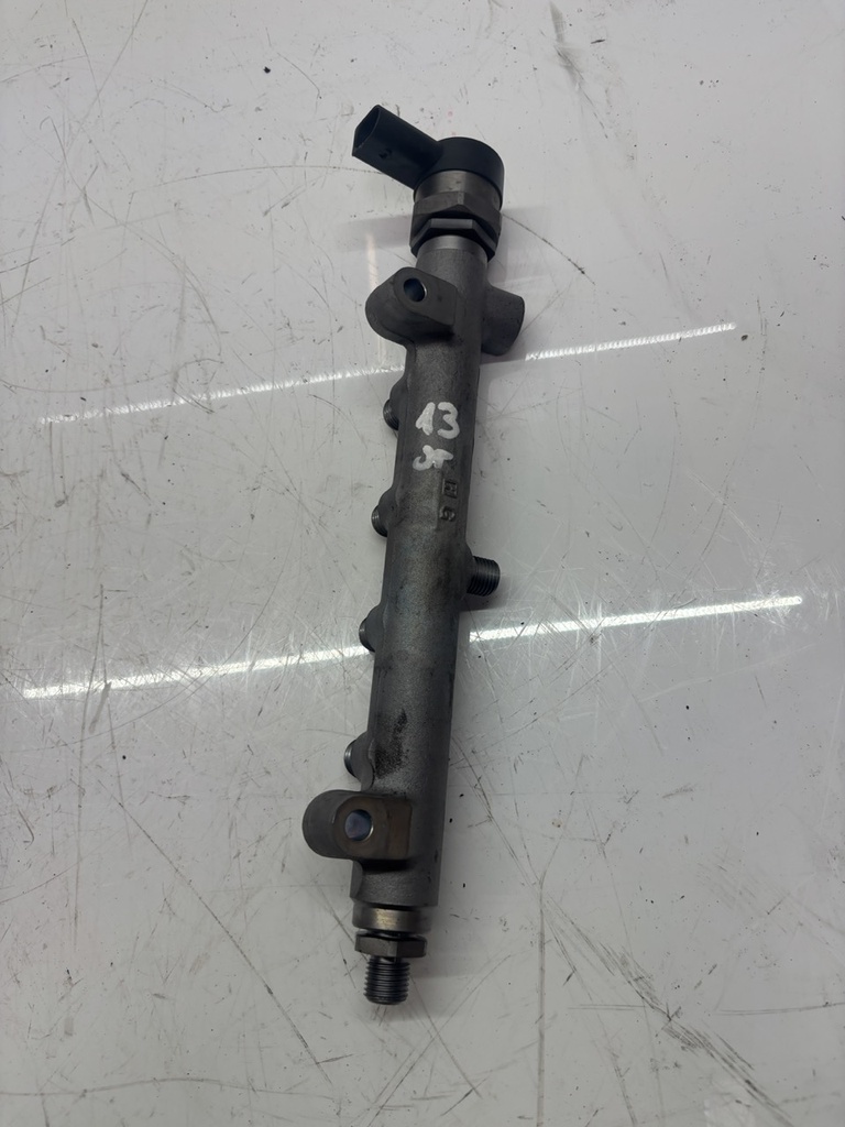 [MTD-505832] Tubo de raíl derecho Audi A8 S8 D4 4.2 TDI quattro CDSB CDS 057130090T