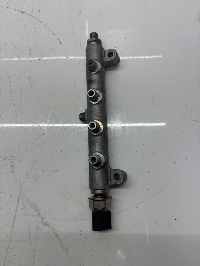 [MTD-505856] Tubo de raíl izquierdo Audi A8 S8 D4 4.2 TDI quattro CDSB CDS 057130089Q