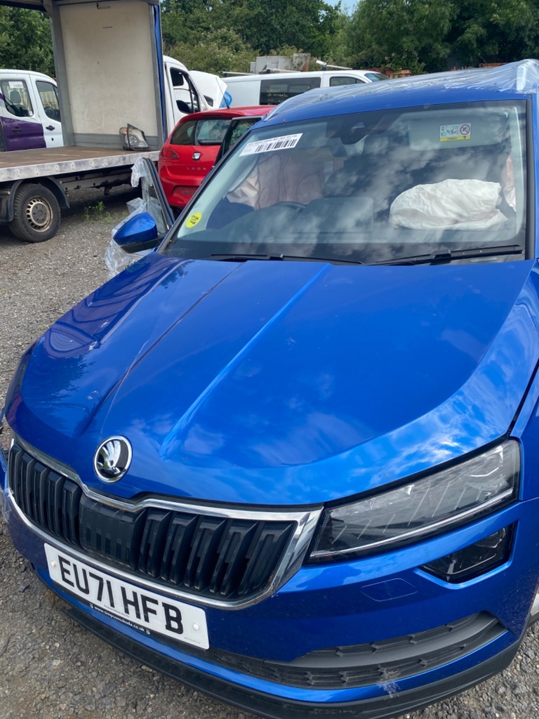 [EPE-110618] Capó Skoda Karoq 2021