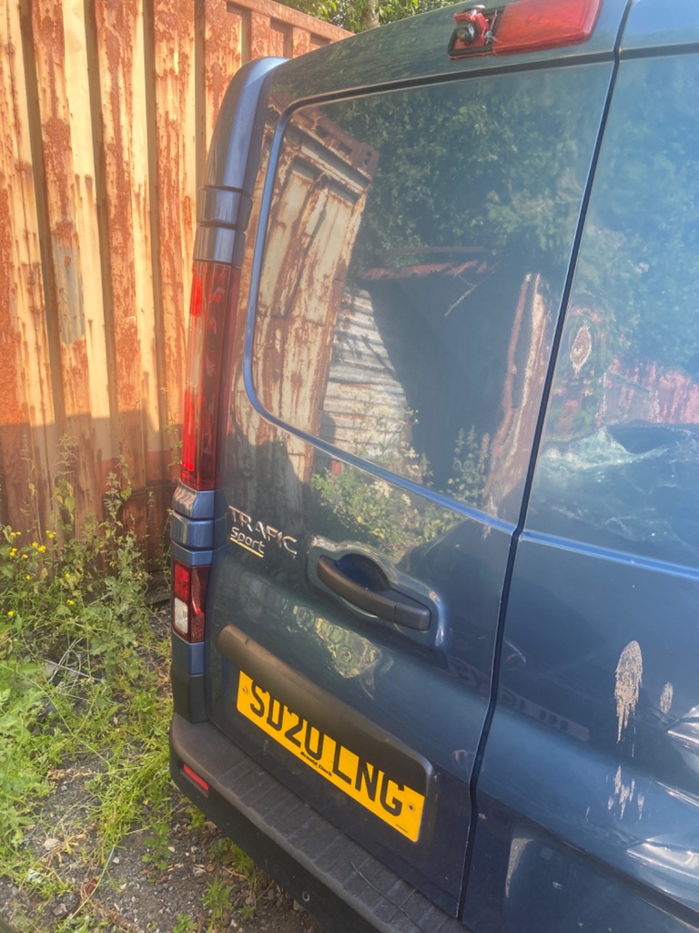 [EPE-110937] Puerta trasera izquierda Renault Trafic III (2020)
