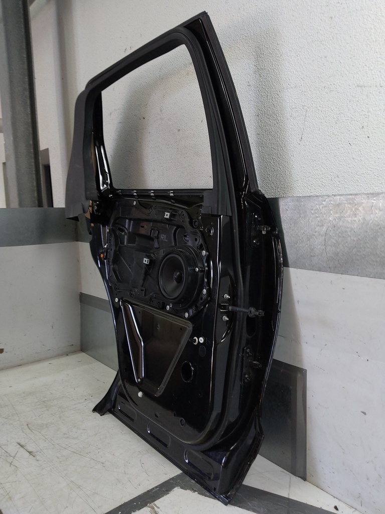 [MTD-530102] Portón trasero para Land Rover Discovery Sport L550