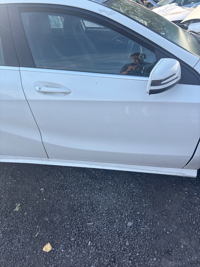 [EPE-120863] Puerta delantera derecha Mercedes A-Class 2015