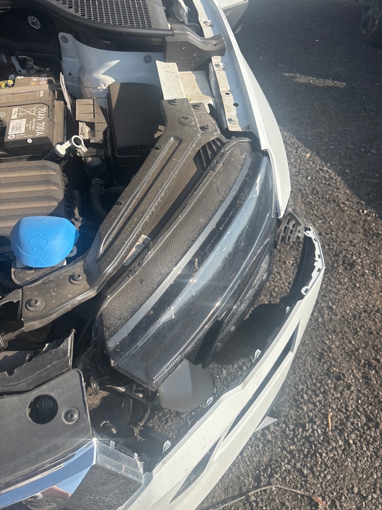 [EPE-117691] Faro delantero izquierdo Skoda Karoq NU7