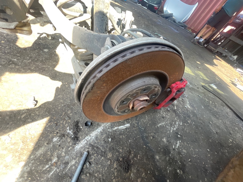 [EPE-107480] Buje de rueda trasero derecho Audi Q5 2023