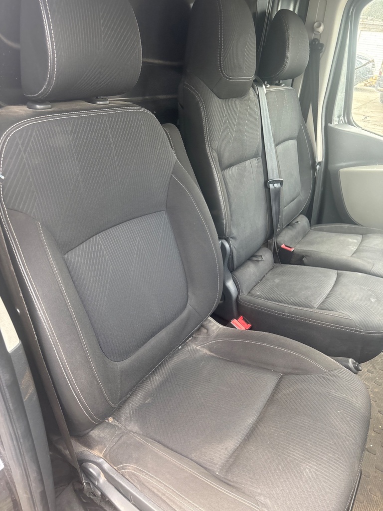 [EPE-117152] Asiento delantero derecho Renault Trafic III
