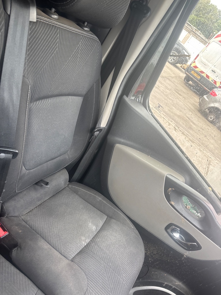 [EPE-117151] Asiento delantero izquierdo Renault Trafic III