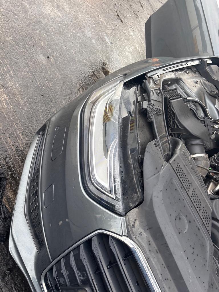 [EPE-123458] Faro derecho Audi A4 2012