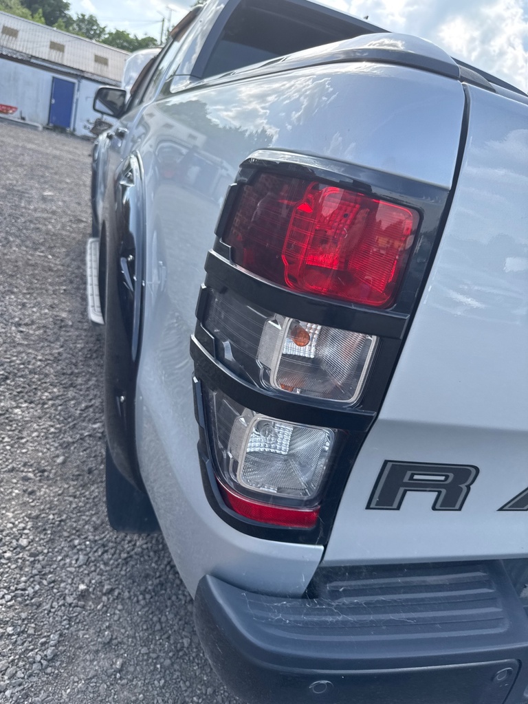 [EPE-104465] Piloto trasero izquierdo Ford Ranger Wildtrak TKE (2021)