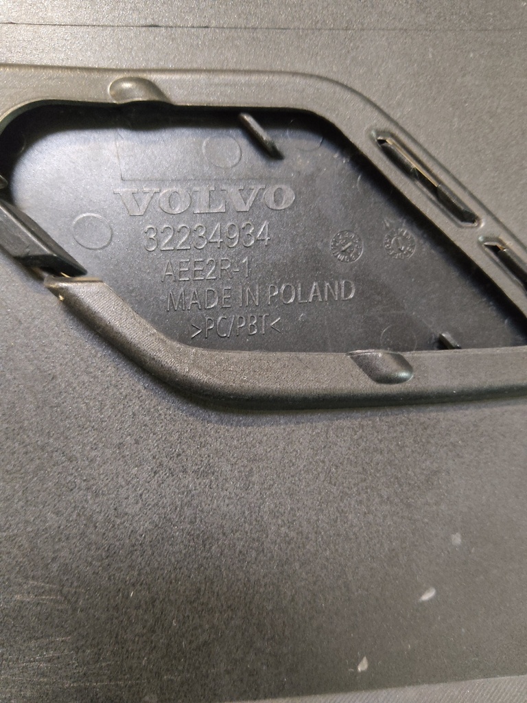 [MTD-517687] Parachoques Volvo XC60 246