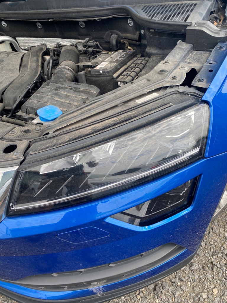 [EPE-110622] Faro delantero izquierdo Skoda Karoq