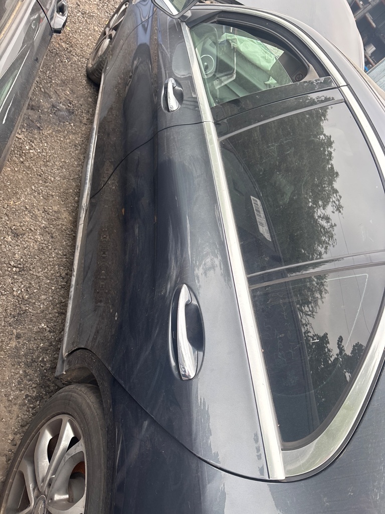 [EPE-113903] Puerta trasera izquierda Mercedes Clase C W205