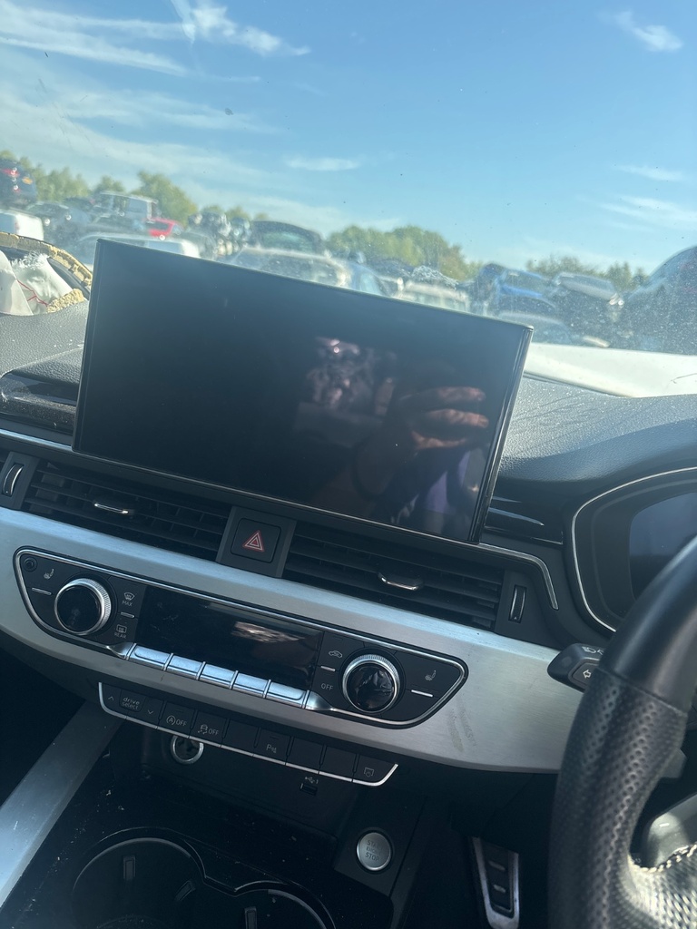 [EPE-121053] Pantalla multifunción Audi A4 2021