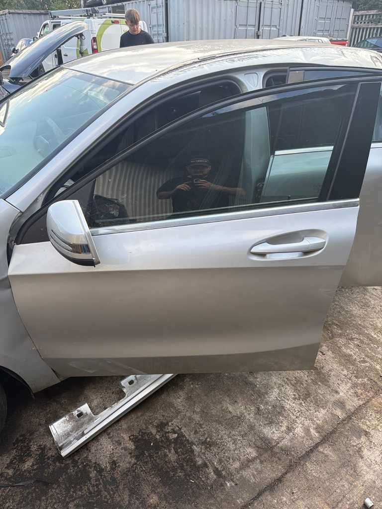 [EPE-122901] Puerta delantera izquierda Mercedes Clase A W176