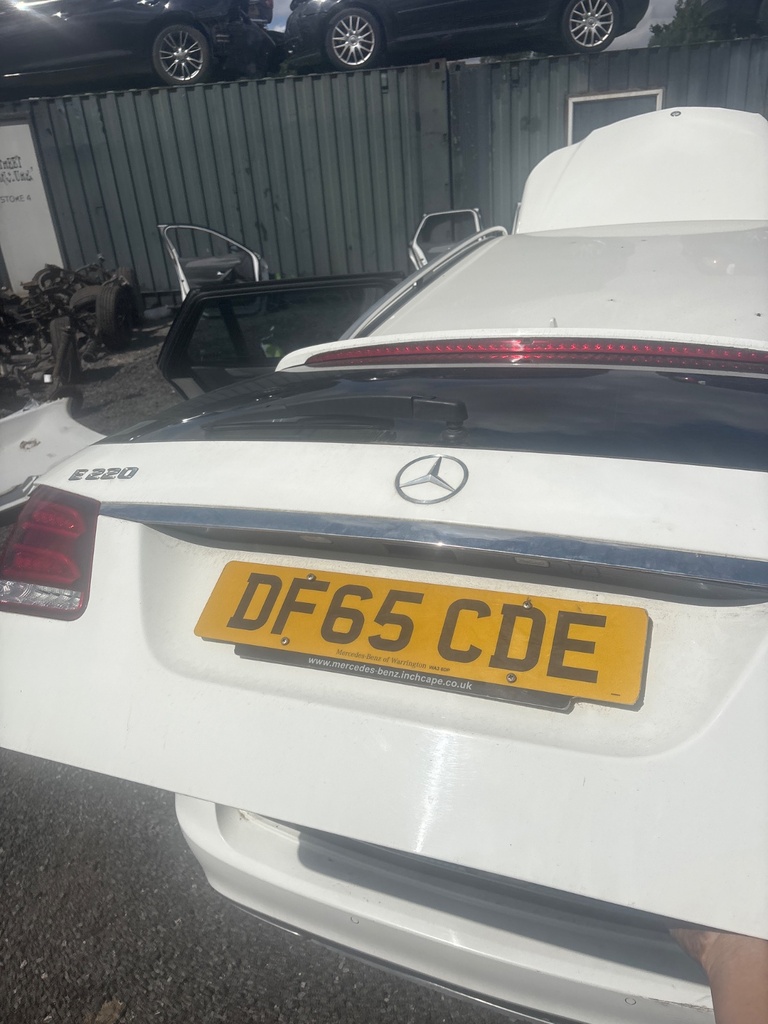 [EPE-116760] Portón trasero Mercedes-Benz E-Class 2015
