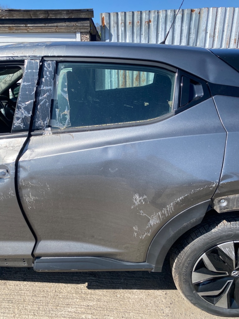 [EPE-102208] Puerta trasera izquierda NISSAN JUKE 2021