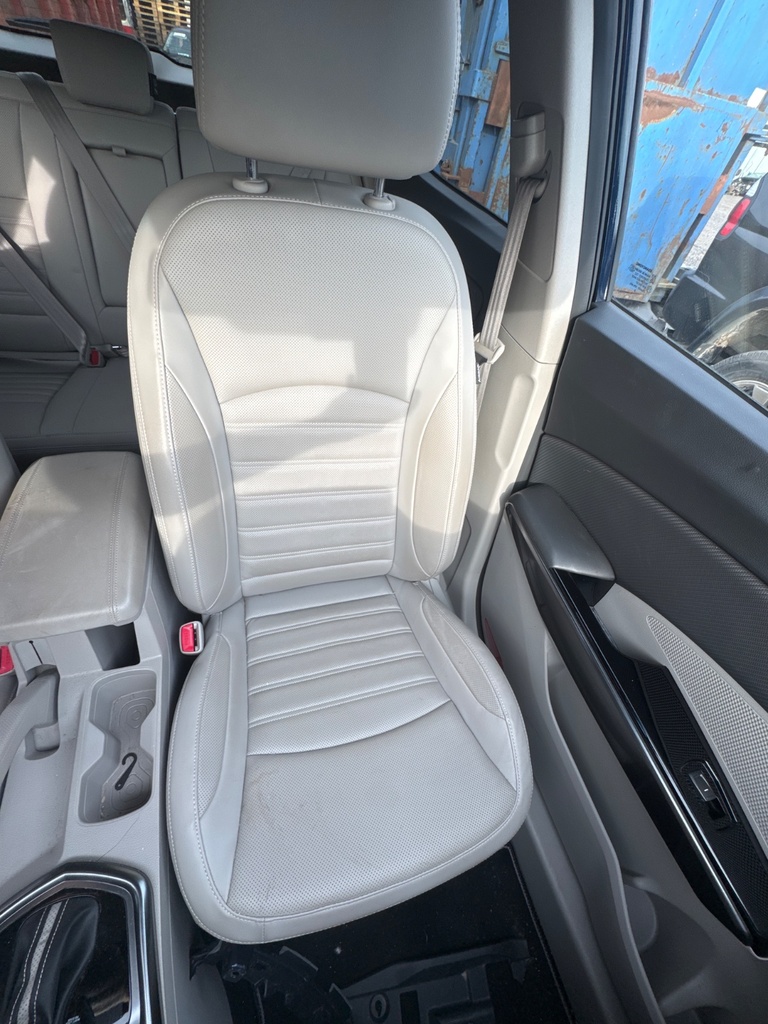 [EPE-103986] Asiento delantero izquierdo SsangYong Tivoli Ultimate