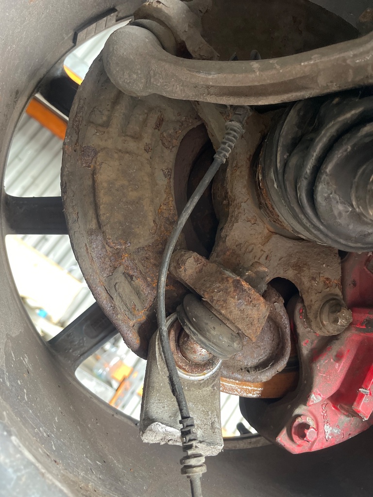 [EPE-104929] Buje de rueda delantero izquierdo Mercedes-Benz GLA-Class X156