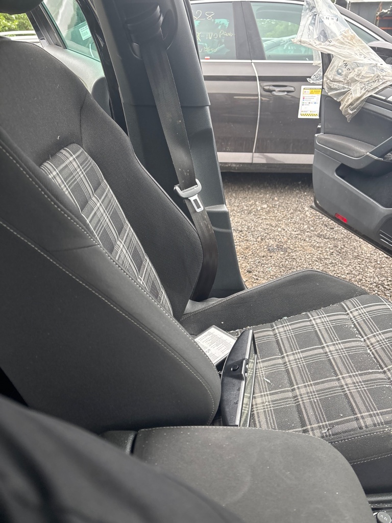[EPE-112123] Asiento delantero izquierdo VW Golf GTD