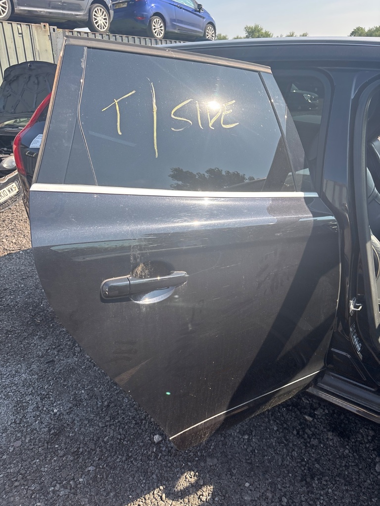 [EPE-113448] Puerta trasera derecha Volvo XC60