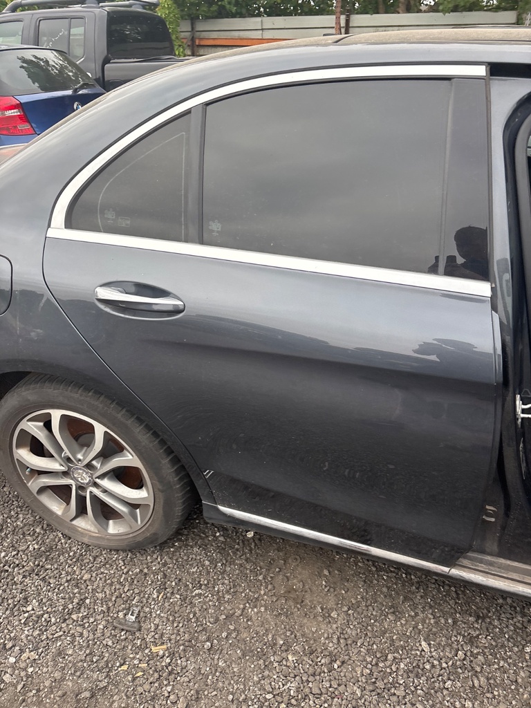 [EPE-113939] Puerta trasera derecha Mercedes C-Klasse W205