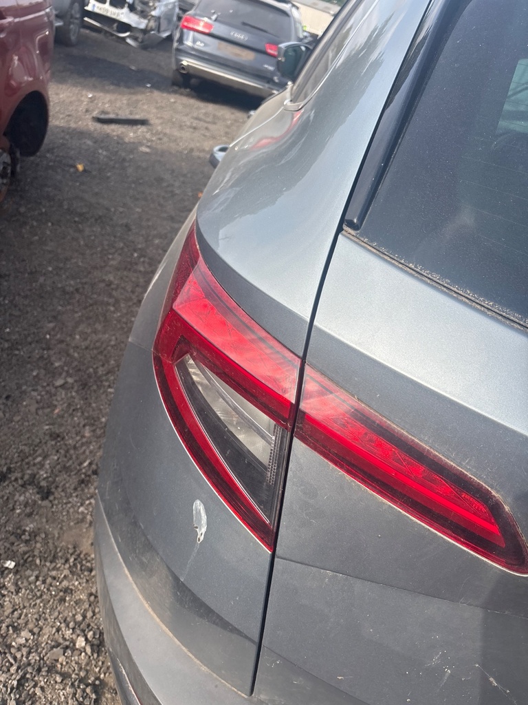 [EPE-115533] Piloto trasero izquierdo Skoda Karoq 2018