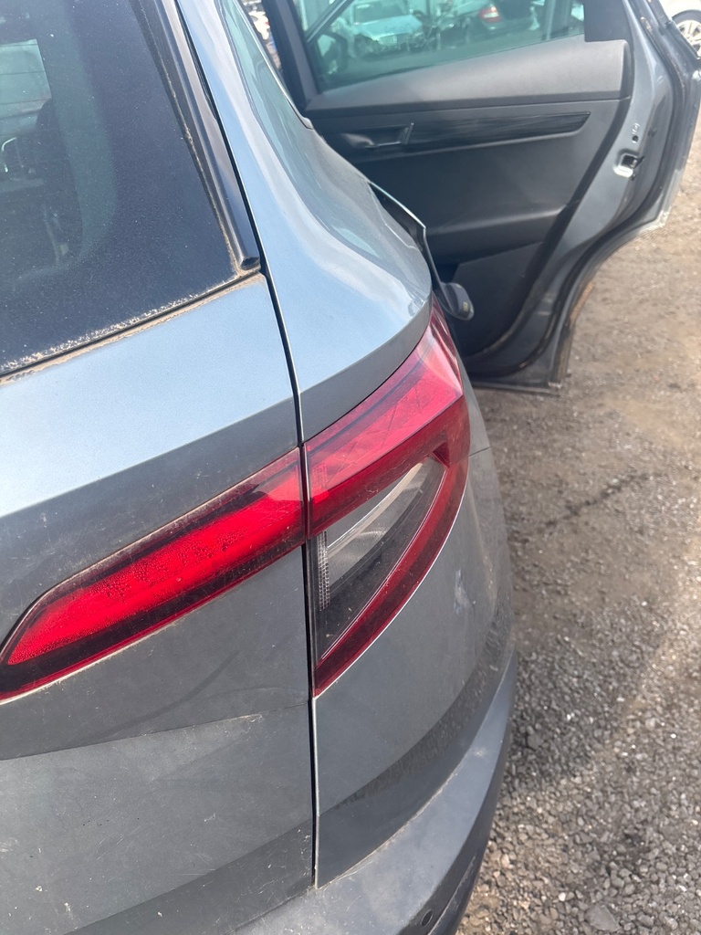 [EPE-115534] Piloto trasero derecho Skoda Karoq 2018