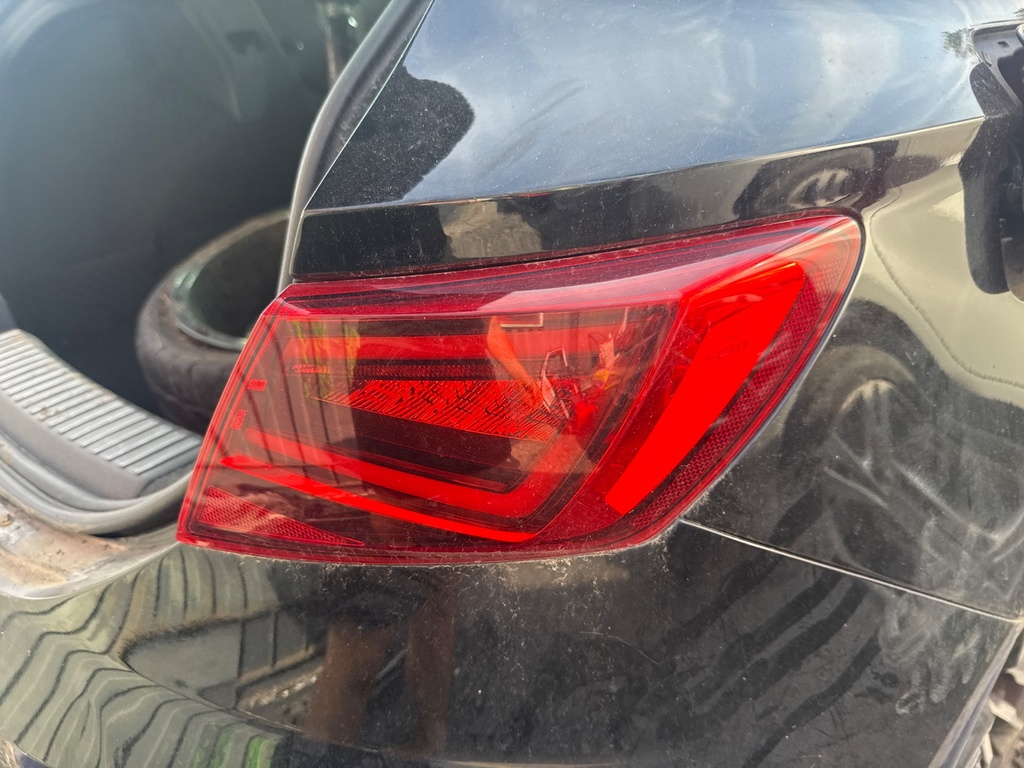 [EPE-120498] Piloto trasero derecho Seat Leon 2017