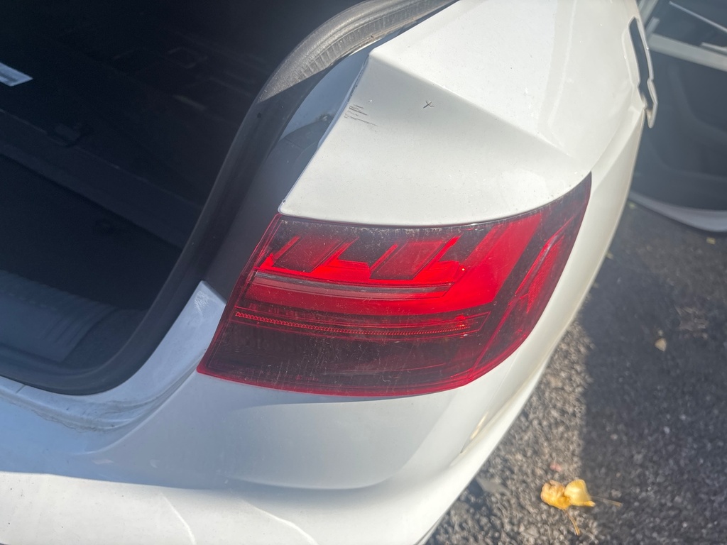 [EPE-121071] Piloto trasero derecho Audi A4 (B9)