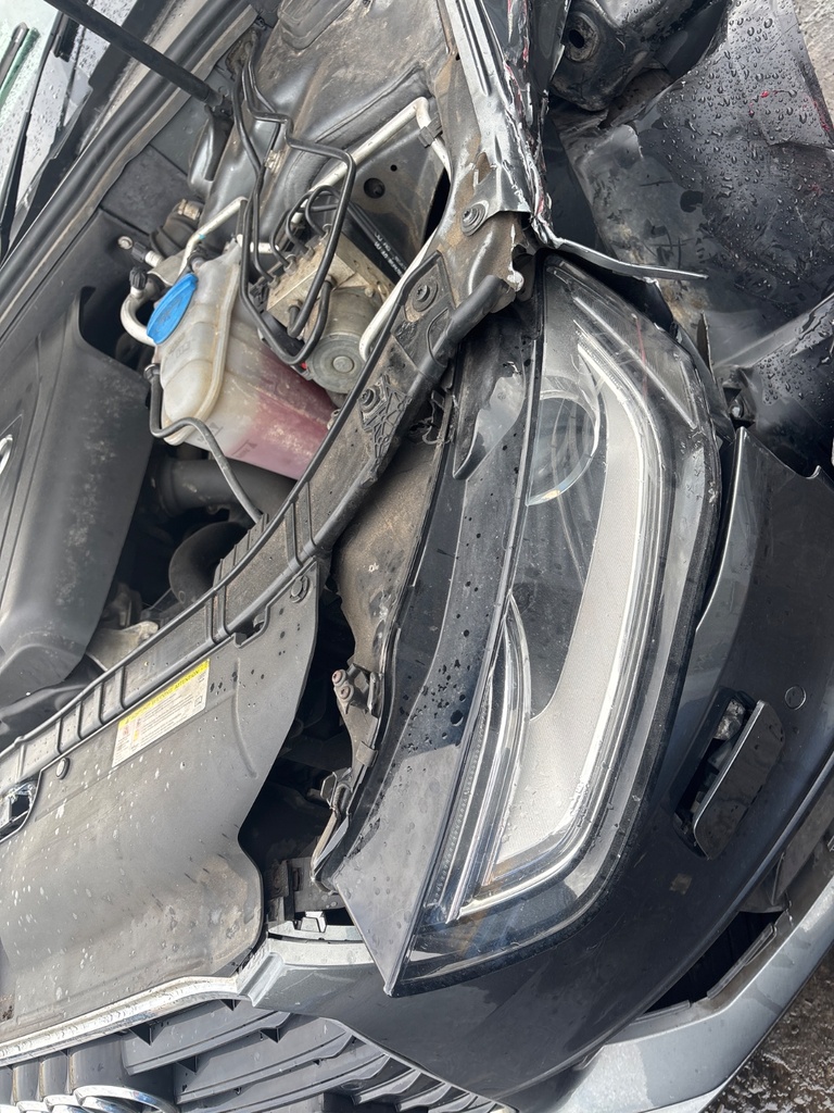 [EPE-123457] Faro delantero izquierdo Audi A4